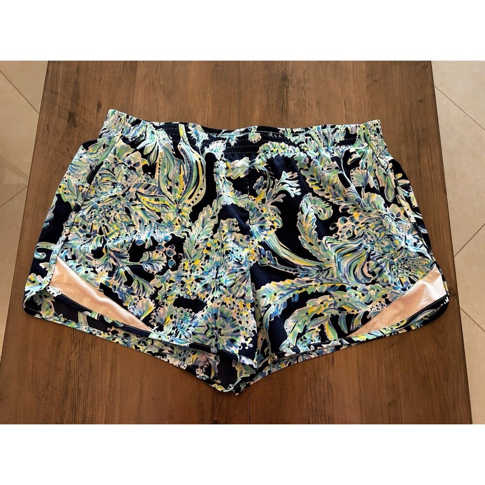LILLY PULITZER Luxletic OCEAN TRAIL SHORTS Women’s Shorts size L